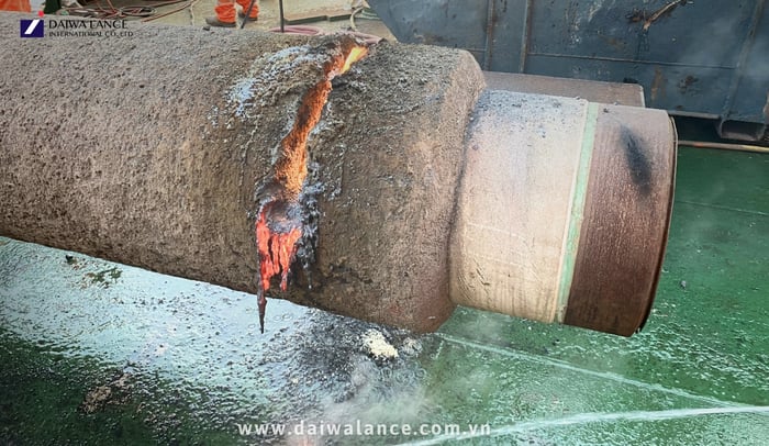 cut-surface-after-thermic-lance-cutting