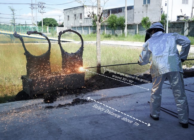 recommended-safety-distance-and-holding-angle-for-thermic-lance-cutting-01