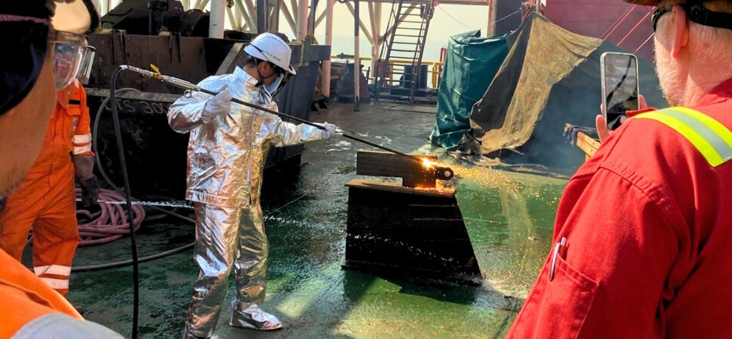 thermic-lance-cutting-at-sea