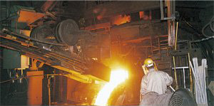 Injecting oxygen gas into molten steel for melting and refining steel.